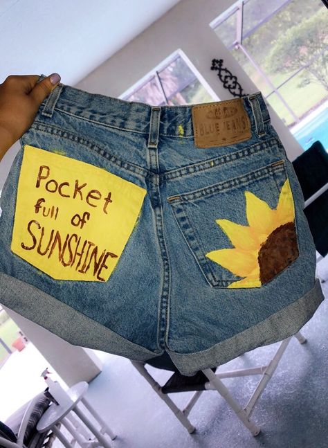 Diy Denim Shorts, Diy Clothes Jeans, Painted Pockets, Diy Summer Clothes, Diy Outfits, Painted Shorts, Pocket Full Of Sunshine, Painted Clothes Diy, Diy Jeans