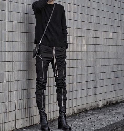 Price - $40 Rick Owens DRKSHDW cargo pants are avant-garde and utilitarian, featuring a relaxed fit, multiple pockets, and signature design elements like elongated drawstrings and unique material combinations. Cargo Outfit, Unique Pants, Mens Trousers Casual, Zipper Pants, Rick Owens Drkshdw, Black Cargo Pants, Black Cargo, 19 Days, Casual Trousers