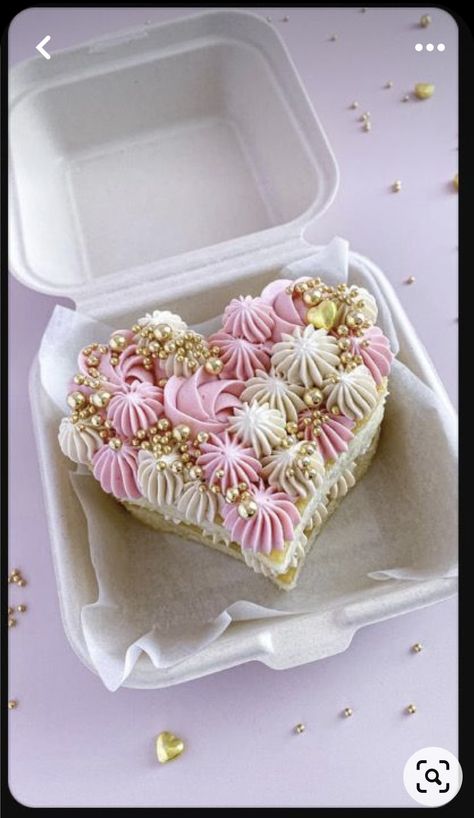 Heart Cupcake Cake, Valentine Mini Cakes Ideas, Heart Shaped Valentines Cake, Valentines Mini Cake, Mini Heart Cakes Valentine's Day, Heart Bento Cake, Valentine’s Day Cake, Tiny Cakes Ideas, Heart Cake Ideas