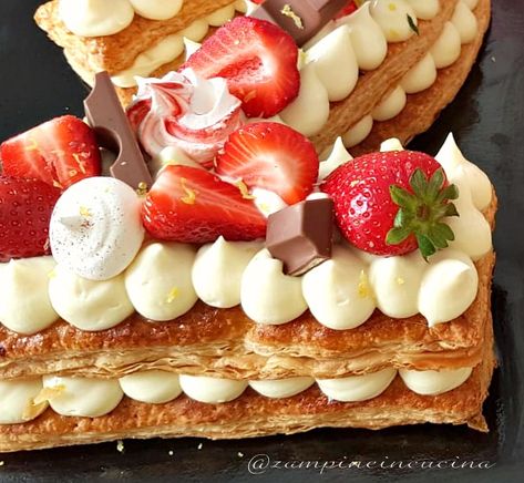 Sfoglia Cake, Millefoglie Cake, Cream Tart, British Baking, Finger Food, Finger Foods, Waffles, Tart, Cheesecake