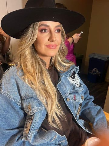 Lainey Wilson Hair, Easy Girls Hairstyles, Chris Young Music, Lainey Wilson, Hair Extension Brands, Hairstyles Design, Girls Hairstyles Easy, All American Girl, Western Girl