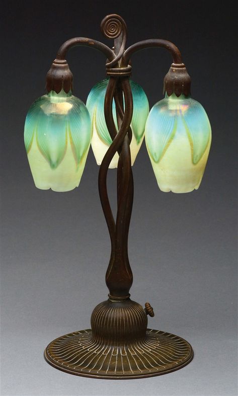 Tiffany Studios Three-Light Tulip Lamp. Antique Lamps Vintage Lighting, Ceiling Lights Ideas, Art Nouveau Lighting, Art Nouveau Lamps, Tulip Lamp, Tiffany Ceiling Lights, Lampe Art Deco, Antique Tiffany, Tiffany Studios