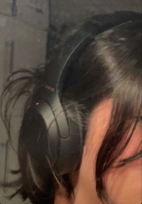 Ear Defenders Aesthetic, Black Sony Headphones Aesthetic, Sony Black Headphones, Big Headphones Aesthetic, Wearing Headphones Aesthetic, Wireless Headphones Aesthetic, Chunky Headphones, Goth Accessories Jewellery, Sony Headphones Aesthetic