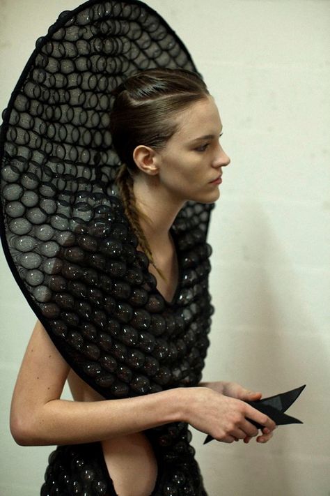 Experimental, 3D dress made from a black bobbled material at Iris Van Herpen AW14 PFW. More images at: http://www.dazeddigital.com/fashionweek/womenswear/aw14 3d Dress, 3d Printing Fashion, Sculptural Fashion, Iris Van Herpen, Flower Hat, Stephane Rolland, 3d Fashion, Body Adornment, Futuristic Fashion