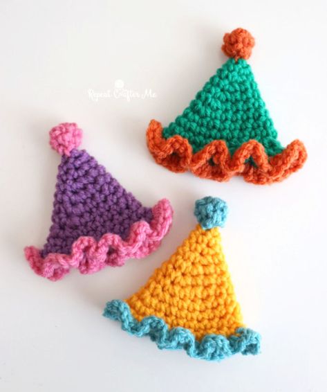 Mini Crochet Party Hats - Repeat Crafter Me Party Hat Pattern, Crochet Party, Chicken Crochet, Repeat Crafter Me, Knifty Knitter, Hat Patterns Free, Crocheted Hats, Mini Crochet, Crochet Hats Free Pattern