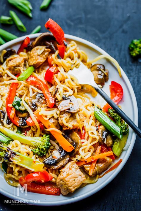 Delicious Stir Fry Sweet Red Chili Pork Recipe - Munchkin Time Red Chili Pork, Sweet Chili Pork, Sweet Red Chili Sauce, Chili Pork, Bean Sprout Recipes, Pork Stir Fry Recipes, Sweet Chilli Chicken, Asian Stir Fry, Pasta Noodle Recipe