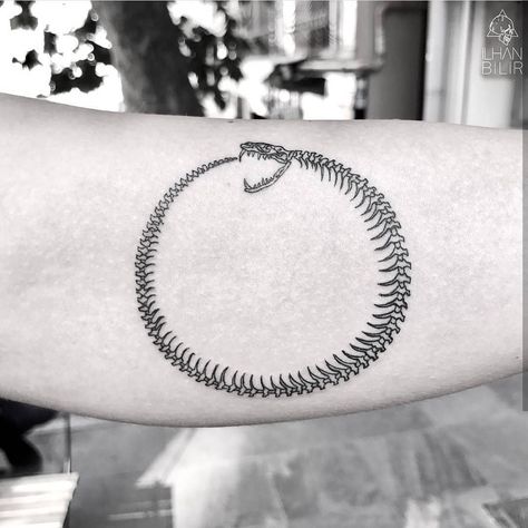 Best Tattoos Ever, Jormungandr Tattoo, Ouroboros Tattoo, Best Tattoo Ever, Nice Tattoos, The Best Tattoos, L Tattoo, Circle Tattoo, Circle Tattoos