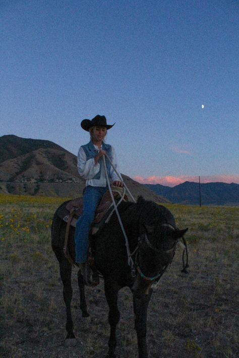 Western Mountain Cowgirl, Western America Aesthetic, Montana Cowgirl Aesthetic, Granola Western Aesthetic, Cottage Cowgirl Aesthetic, Crunchy Cowgirl Aesthetic, Western Life Aesthetic, Mountain Cowgirl Aesthetic, Western Americana Aesthetic