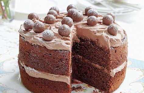 How to freeze a cake correctly - Mary Berry's Absolute Favourites/BBC Books Malt Cake, Chocolate Malt Cake, Malteser Cake, Mary Berry Recipe, Cookies Ideas, Chocolate Malt, Berry Cake, British Bake Off, British Baking