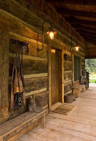 Cabin Decor Diy, Cabin Living Room Decor, Cabin Porches, Log Cabin Living, Log Cabin Ideas, Log Cabin Rustic, Decor Western, Rustic Porch, Rustic Home Design