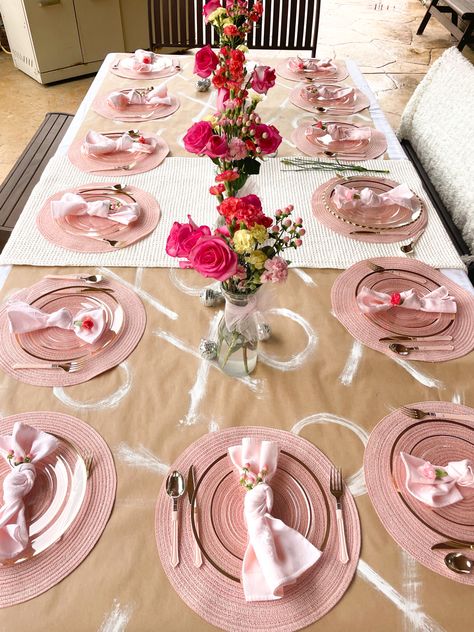 Mothers Day Table Set Up, Mothers Day Breakfast Table Setting, Simple Brunch Decorations, Mother's Day Lunch Decor Ideas, Mother’s Day Brunch Tablescape, Breakfast Brunch Party Decor, Mother’s Day Brunch Table Setup, Home Brunch Decor, Indoor Brunch Decor