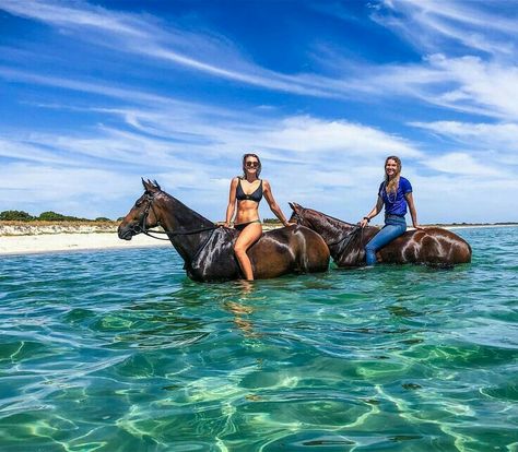 Country Best Friends, Foto Cowgirl, Horse Back Riding, Beach Rides, Cute Horse Pictures, Margaret River, Rodeo Life, Horse Aesthetic, Cute Horses