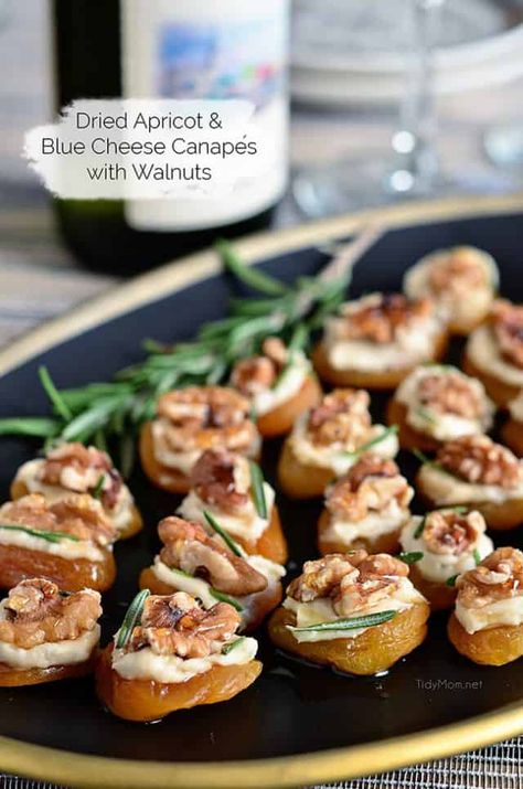 Mini Muffin Appetizers, Cheese Canapes, Dried Apricot, Canapes Recipes, Gourmet Appetizers, Make Ahead Appetizers, Thanksgiving Appetizers, Finger Food Appetizers, Hors D'oeuvres