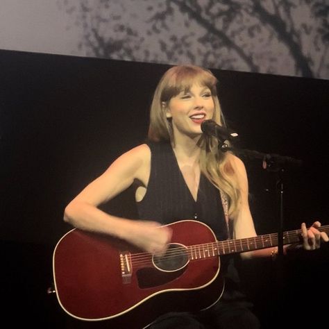 Taylor Swift Aesthetic, Aesthetic Pretty, Concert Aesthetic, All Too Well, Guitarist, Singers, Pretty People, Taylor Swift, Swift