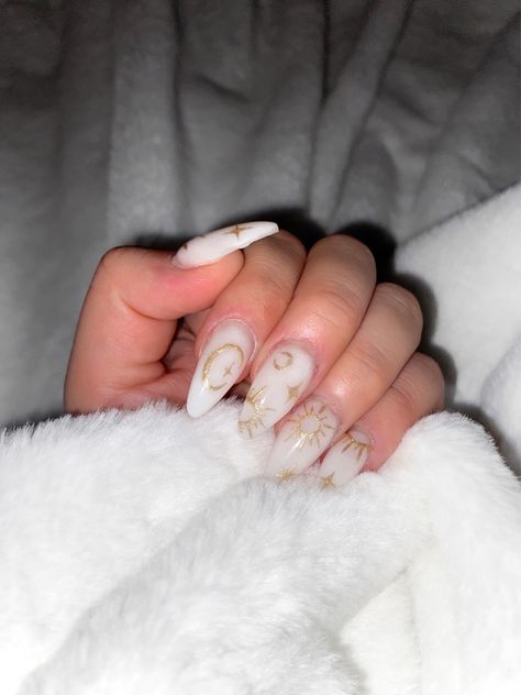 Milky White Nails With Gold, Nails With Gold Accents, Milky White Nails, White Nails With Gold, Nails With Gold, Milky White, Gold Nails, White Nails, Simple Nails