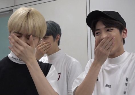 Surprise Face, Shocked Face, Meme Faces, Kpop Funny, Funny Faces, Kpop Groups, Kpop Memes, Reaction Pictures, Bts Memes