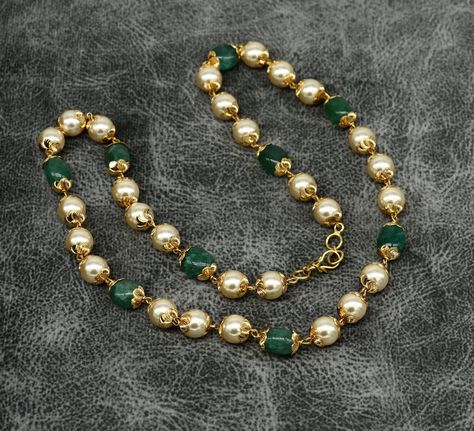 8 Grams Gold Necklace, Emerald Chain, Pearl Necklace Designs, Beaded Jewels, Saree Design, Gold Designs, Gold Bangles Design, Precious Jewels, Gold Necklace Designs