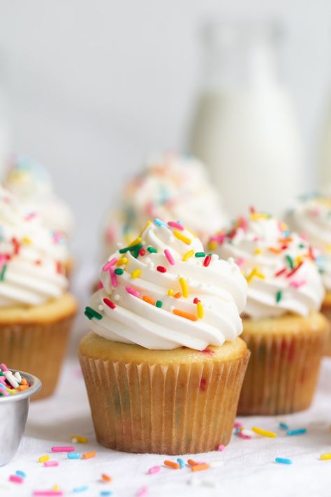 Easy Funfetti Cupcakes - Browned Butter Blondie Gluten Free Cupcakes Vanilla, Meaningful Eats, Moist Vanilla Cupcakes, Funfetti Cupcakes, Vanilla Cupcake Recipe, Delicious Sweets, Gluten Free Cupcakes, Cupcake Bakery, Best Bakery