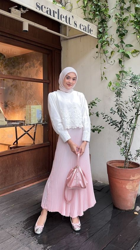 Outfit Hijab Casual Rok, Outfit Ideas Muslim, Outfit Hijab Simple, Ootd Kondangan Hijab Styles, Ootd Hijab Simple, Outfit Ngampus, Outfit Hijab Casual, Muslimah Style, Hijab Style Tutorial