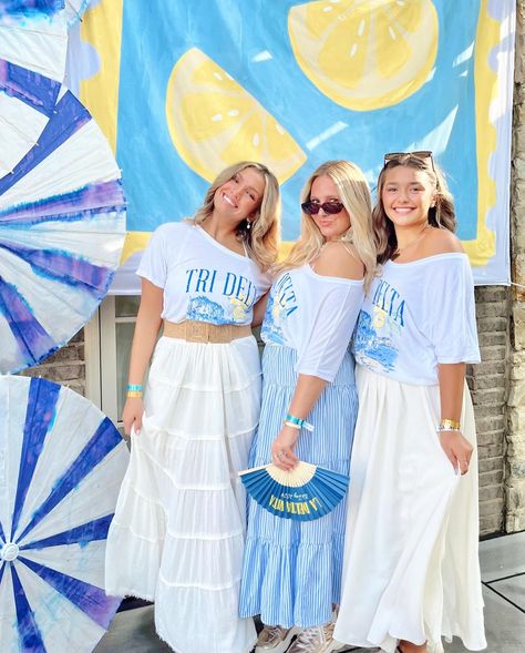 la delta vita 🍋🫐🍋‍🟩 @arkansastridelta in their custom slouchy tees for their bid day! #hoodies #sweatshirts #set #hoodie #sweatset #sweatpants #collegelife #college #design #sororitygirls #sisters #sororitylife #rush #sisterhood #tshirts #philanthropy #bidday #sorority #outfitinspo #recruitment Sorority Bid Day Outfits, Open House Outfit, Bid Day Outfits, House Outfit, Sorority Bid Day, Bid Day Themes, Earthy Outfits, House Clothes, Slouchy Tee