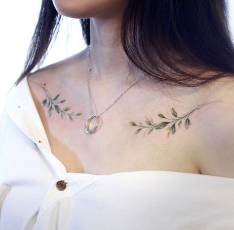 Laurel Tattoo, Collar Bone Tattoos, Clavicle Tattoo, Tattoos For Girls, Bone Tattoos, Inspiration Tattoos, Vine Tattoos, Stylist Tattoos, Collar Bone Tattoo