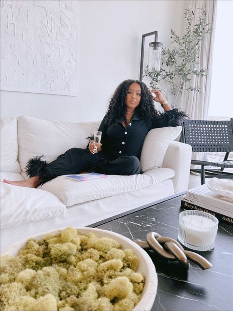 Blogger Photoshoot Ideas, Cozy Couch Photoshoot, Home Photoshoot Ideas Black Women, Podcast Photoshoot Ideas Black Women, At Home Lifestyle Photoshoot, Lifestyle Photoshoot Black Women, Curly Hair Photoshoot Ideas, Heather Photoshoot, Ceo Photoshoot Ideas Black Women