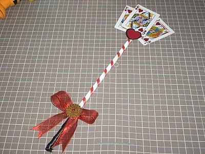 A Penny for My Thoughts: {DIY} Queen of Hearts Scepter Queen Of Hearts Costume Ideas, Queen Of Hearts Scepter, Diy Queen Of Hearts, Queen Of Hearts Halloween, Heart Costume, Queen Of Hearts Costume, Mad Hatter Party, Alice In Wonderland Costume, Wonderland Costumes