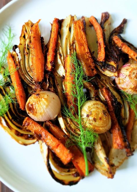 Roasted Fennel Salad, Grilled Fennel, Fennel Recipes, Roasted Fennel, Warm Salad, Salad Dishes, Fennel Salad, Carrot Salad, Carrot Recipes