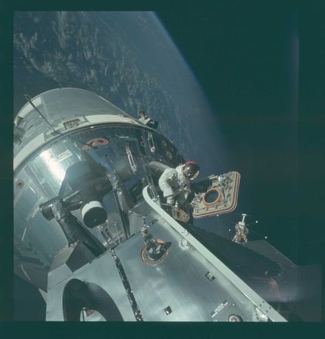 Apollo 9: First manned flight of CSM and LM in Earth orbit; demonstrated Portable Life Support System to be used on the lunar surface Photo: NASA Apollo Moon Missions, Apollo 9, Apollo Space Program, John Glenn, Vintage Nasa, Apollo 13, Apollo Program, Nasa Photos, Nasa Apollo