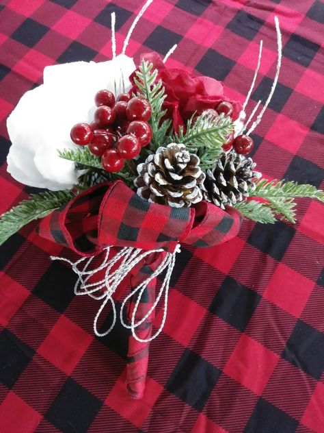 Buffalo Plaid Wedding Ideas, Buffalo Plaid Wedding, Christmas Wedding Bouquet, Christmas Wedding Bouquets, Plaid Wedding, February Wedding, Christmas Bouquet, Lily Wedding, Country Weddings