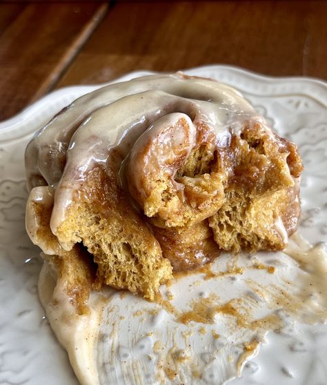 Pumpkin Cinnamon Rolls Oatmeal Cookies Soft, Banana Bread Oatmeal, Cinnamon Roll Dough, Cookies Soft, Pumpkin Cinnamon Rolls, Fall Comfort Food, Autumn Ideas, Pumpkin Pie Filling, Holiday Breakfast