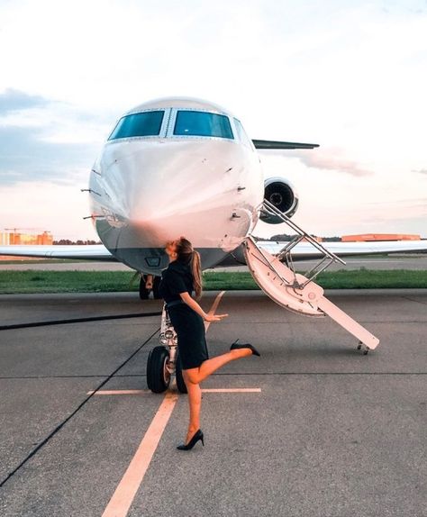 Become A Flight Attendant, Private Flights, Flight Attendant Life, Aviation Photography, Dream Lifestyle, Cabin Crew, Flight Attendant, Dream Job, Travel Aesthetic