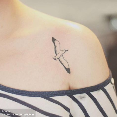 Seagull tattoo on the left shoulder. Seagull Tattoo, Animal Tattoos For Women, Roman Numeral Tattoos, Bestie Tattoo, Парные Тату, Jewelry Tattoo, Waves Tattoo, Birds Tattoo, Trendy Tattoos