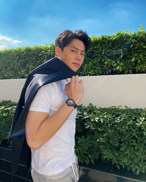 Mark Prin Suparat, Prin Suparat, Mark Prin, Boy Pictures, Photo Pose For Man, Rain Photography, Handsome Actors, Anime Best Friends, Poses For Men