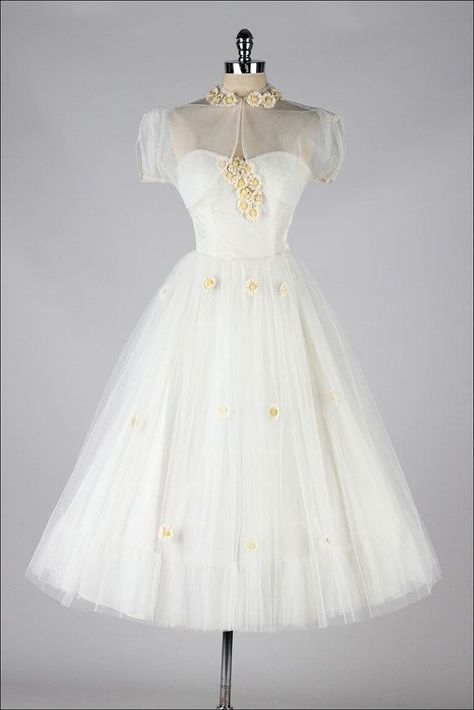 Old Fashion Dresses, Fashion 1950s, Vintage 1950s Dresses, Vintage Gowns, White Tulle, 50s Dresses, 1950s Dress, 50s Fashion, 1950s Fashion