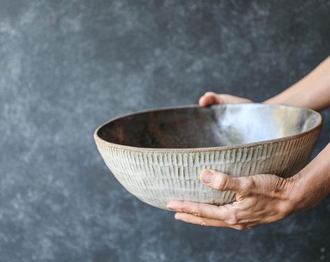 Ceramic Mixing Bowls, Handmade Dinnerware, Family Style Meals, Handmade Cups, Slab Pottery, Pottery Cups, Ceramics Ideas Pottery, Pottery Plates, Handmade Bowl