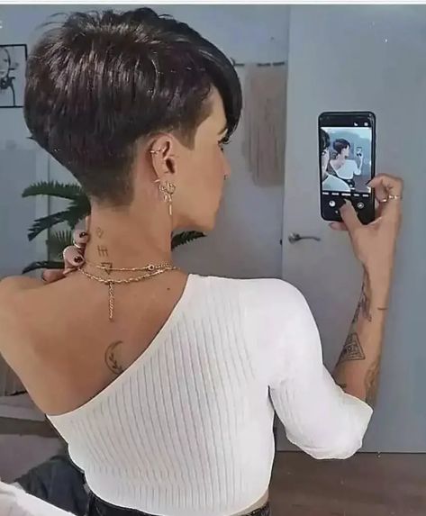 Pixie Haircut For Round Faces, Edgy Pixie Haircuts, Pixie Cuts For Fine Hair, Cuts For Fine Hair, Edgy Pixie, Short Hair Pixie Cuts, Pixie Haircut For Thick Hair, Short Hair Undercut, Super Short Hair