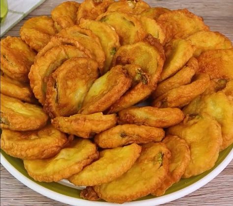 Fried Zucchini Batter, Battered Zucchini, Deep Fried Zucchini, Zucchini Pommes, Fried Zucchini Recipes, Custard Cake Recipes, Cookist Wow, Fried Zucchini, Tempura Batter