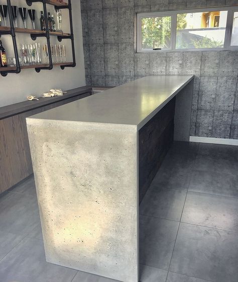 Diy Concrete Bar Top, Cement Bar Top, Concrete Bar Design, Concrete Bar Counter, Concrete Dinning Table, Concrete Kitchen Ideas, Concrete Bar Top, Cowork Space, Modern Home Bar Designs