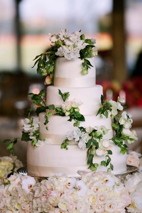 Elegant wedding cake with flowers | image by Yvette Roman Rustic Cakes, Rustic Pink Wedding, Pastel Wedding Decorations, Dessert Decor, Green Wedding Cake, Nerdy Wedding, Decorative Cakes, Desserts Cake, Wedding Cake Tops