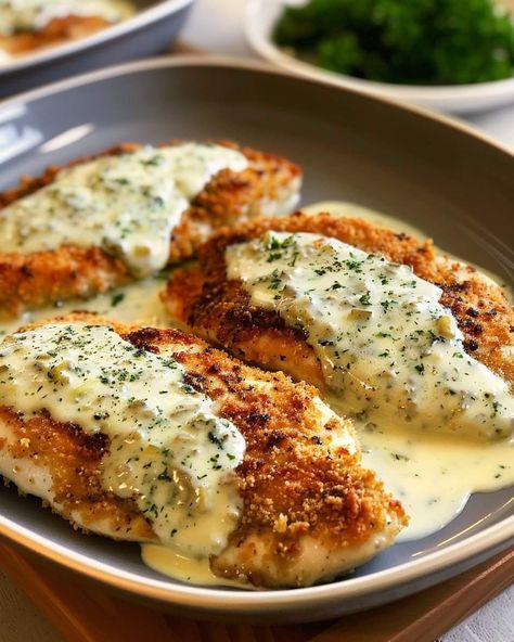 Basil Cream Sauce, Dinners Ideas, Basil Sauce, Italian Recipe, Basil Chicken, Food Therapy, A Balanced Diet, Yummy Comfort Food, Chicken Cutlets