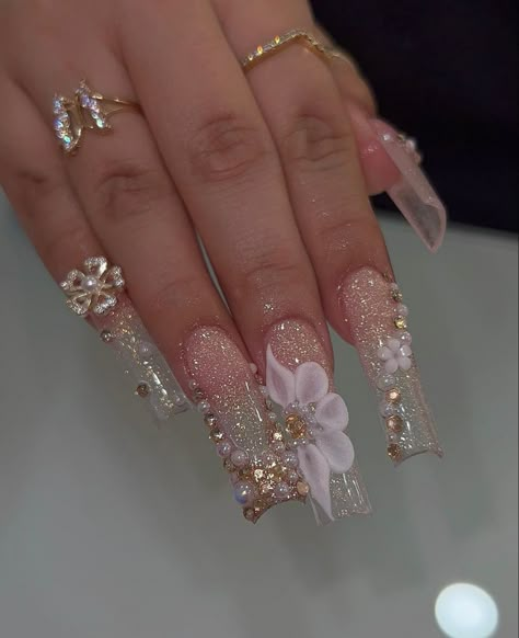 Gold Nails Prom, Quinceanera Nails, Nails Design With Rhinestones, Girly Acrylic Nails, Long Acrylic Nails Coffin, Acrylic Nails Coffin Pink, Unique Acrylic Nails, Long Square Acrylic Nails, Diy Nail Art