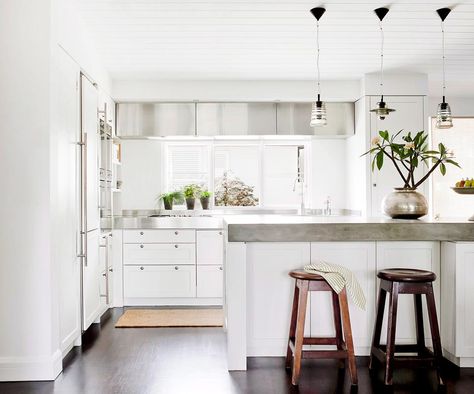 industrial style kitchen Kitchen With Butlers Pantry, Kitchen Butlers Pantry, Pantry Layout, Modern Country Kitchens, Farmhouse Kitchens, Butlers Pantry, Kitchen Surfaces, Design A Space, Butler's Pantry