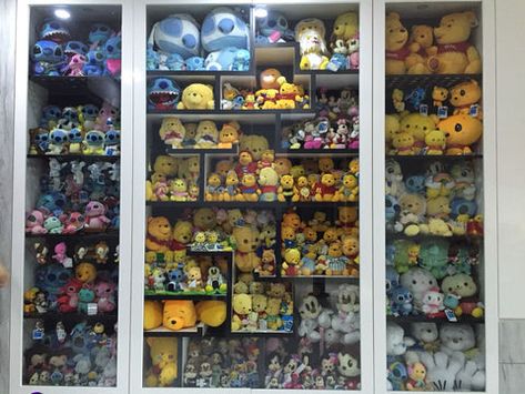 Display Stuffed Animals, Plushie Display, Stuffed Animal Displays, Plush Storage, Storing Stuffed Animals, Toy Room Organization, Costume Accessories Diy, Diy Projects Decor, 300 Piece Puzzles