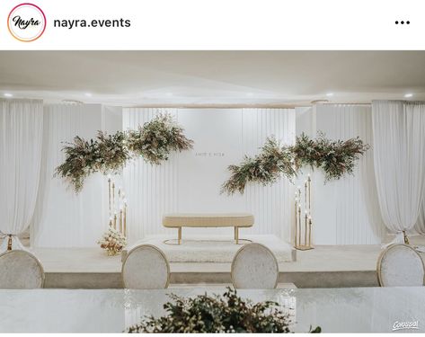 Minimalist Indoor Wedding, Minimalist Wedding Stage, Simple Indoor Wedding, Indoor Wedding Decorations, Instagram Minimalist, Small Wedding Bouquets, Wedding Hall Decorations, Wedding Background Decoration, Thai Wedding