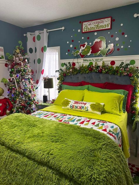 Grinch Bedroom Decor, A Grinch Christmas, Cute Room, Grinch Christmas, Cute Room Decor, Holiday Decor Christmas, Decor Christmas, Holiday Decorations, Our House