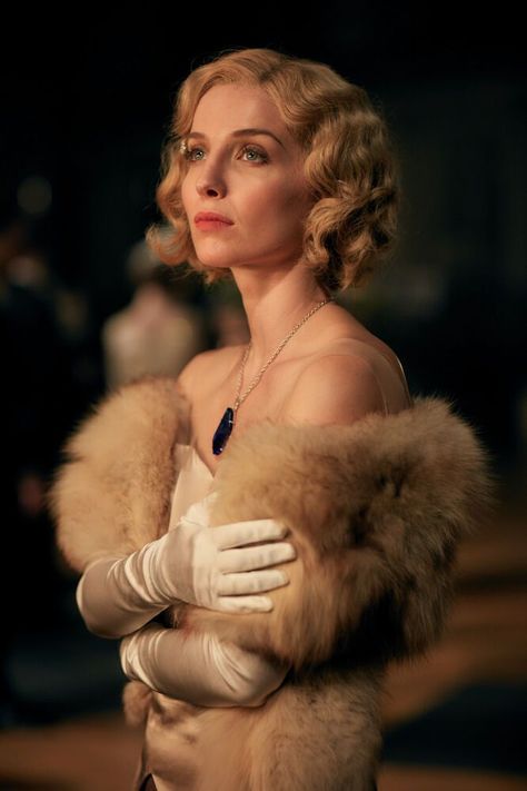 Annabelle Wallis as 'Grace Shelby' on 'Peaky Blinders' Peaky Blinders Women Fashion, Grace Shelby, Peaky Blinders Fashion, Peaky Blinders Dress, Grace Burgess, Peaky Blinders Costume, Peaky Blinders Theme, Peaky Blinders Grace, 20s Aesthetic