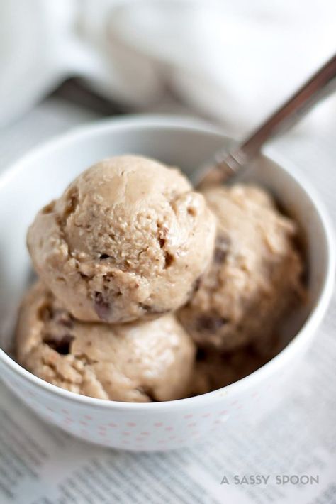 2-Ingredient Banana Almond Butter No-Churn Ice Cream. A deliciously sweet no-churn ice cream made with bananas and almond butter! No ice cream maker needed. Almond Butter Ice Cream, Banana Almond Butter, Dark Chocolate Ice Cream, Almond Ice Cream, Butter Ice Cream, Frozen Dessert Recipe, Dairy Free Ice Cream, Easy Ice Cream, Keto Ice Cream