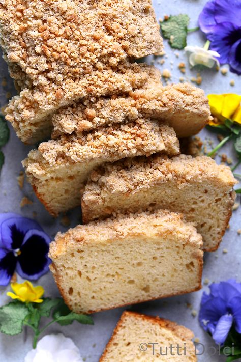 Irish Cream Crumb Cake Irish Cream Cake, Crumb Cake Recipe, Irish Cream Liqueur, Breakfast Meals, Cream Liqueur, Crumb Cake, Loaf Cake, Irish Recipes, Pound Cake Recipes