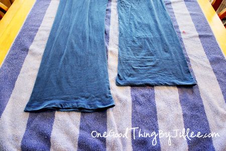 How to "unshrink" clothes How To Shrink Clothes, Ty Dye, One Good Thing By Jillee, Baby Shampoo, Handy Dandy, Doing Laundry, Laundry Hacks, Diy Cleaning Products, Blue Pants